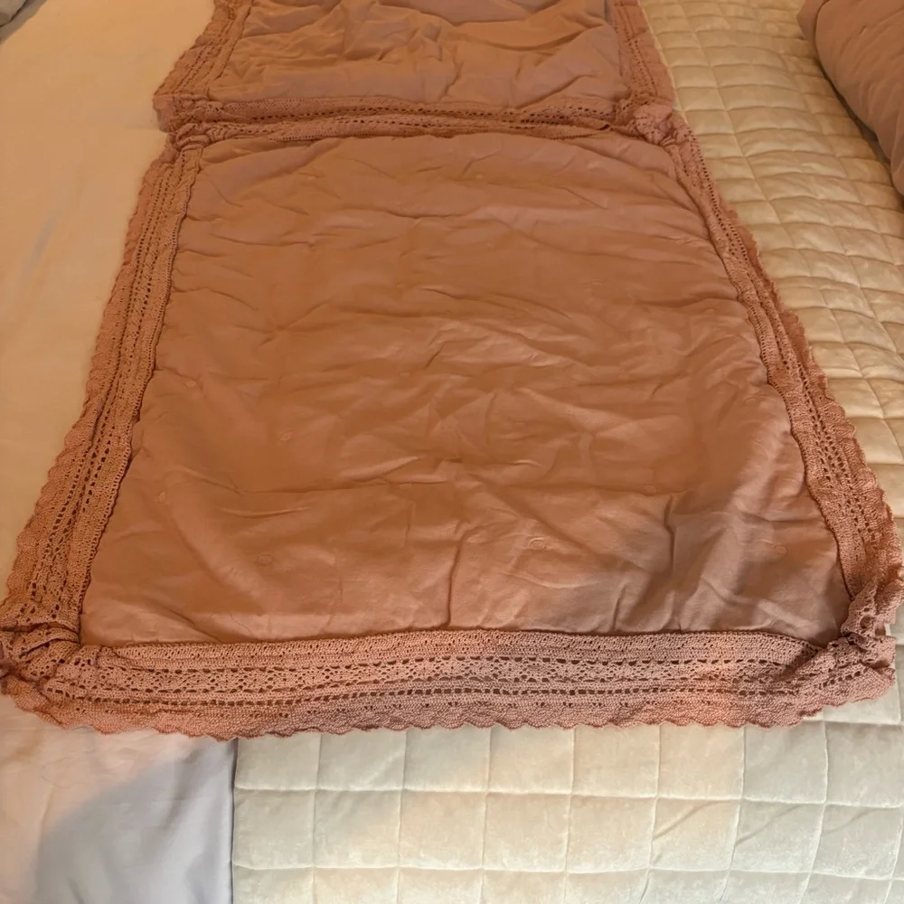 JCPenney HOME mauve/Pink Comforter tufted Bedspread Crochet Full/Queen LIKE NEW